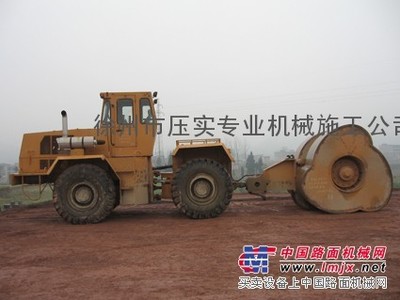 出租多錘頭破碎機(jī)水泥路面改造混凝土路面破碎