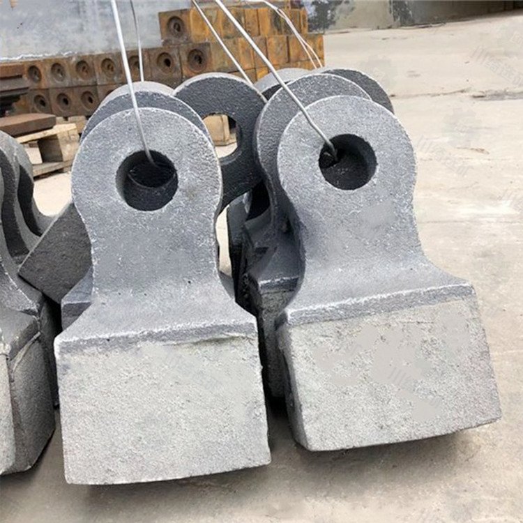 復合破碎機錘頭、合金反擊破板錘、錳鋼鍛造榔頭等礦用粉碎配件鑄造件全解析